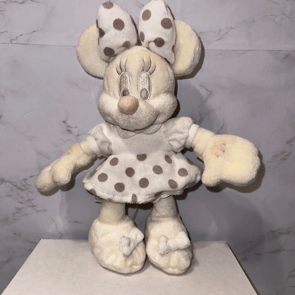 Walt Disney World White Minnie Mouse Bean Bag Plush Park Exclusive RARE NWT